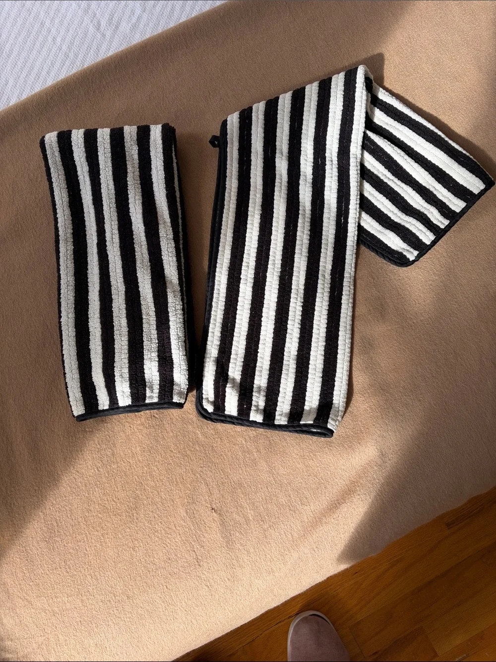 Black & White Stripe Hand Towels - Set of 2